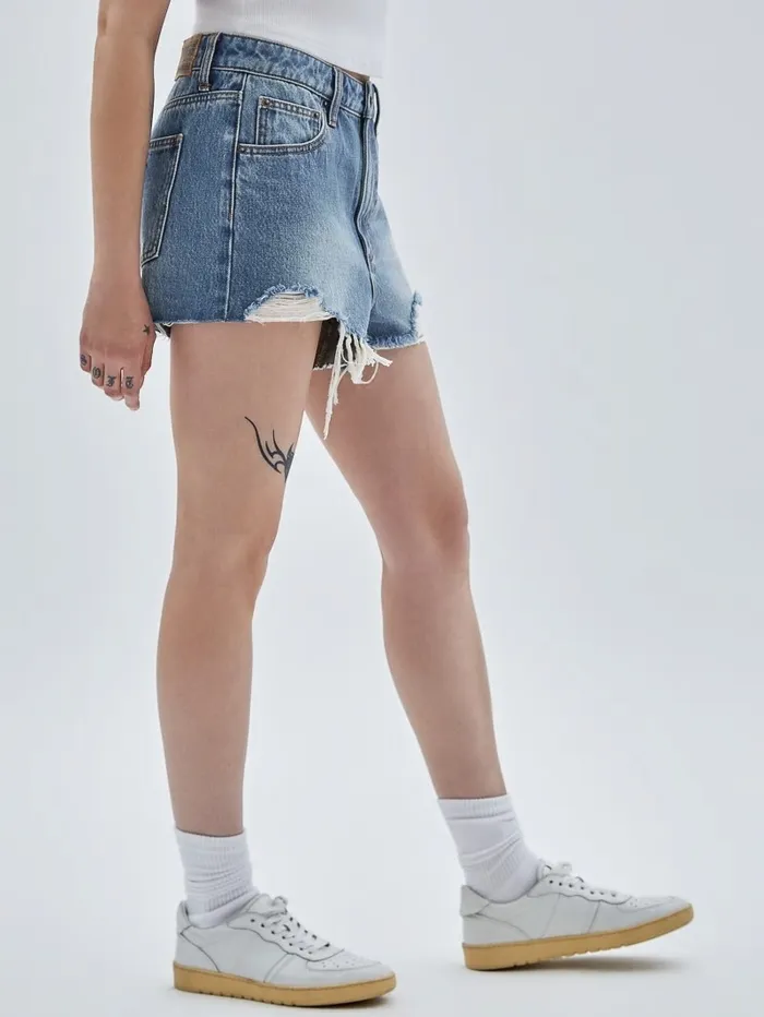 GUESS GUESS Originals Kit Destroyed Denim Shorts Go Fez Medium Wash Women Bottoms GUESS GUESS Originals Kit Destroyed Denim Shorts Go Fez Medium Wash Women Bottoms