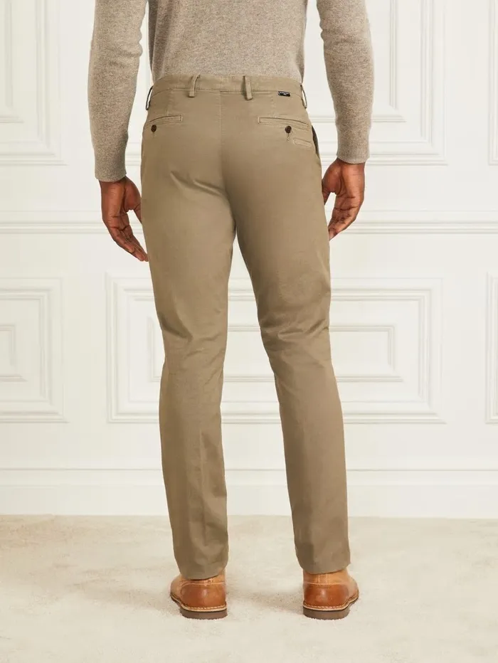 GUESS Pants and Shorts Men Eco Hugh Easy Chino Pant Green Canteen GUESS Pants and Shorts Men Eco Hugh Easy Chino Pant Green Canteen