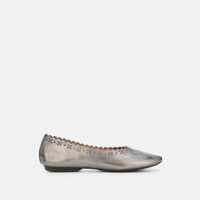 Kenneth Cole Eugene Scalloped Metallic Travel Ballet Flat Pewter Women Flats