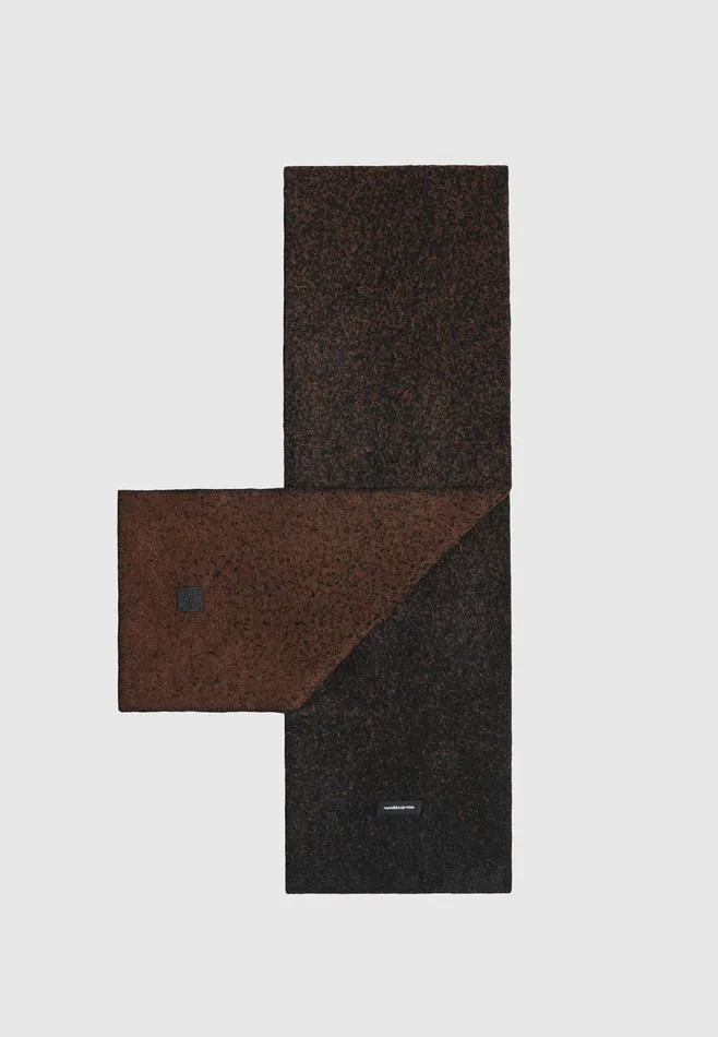 Men Manire De Voir Ombr Wool Knit Reversible Scarf Blackbrown