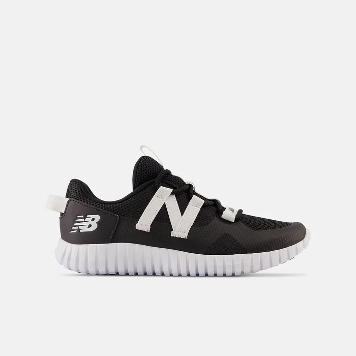 PLAYGRUV v2 Bungee Black with White Size 35 8211 7 New Balance Kids