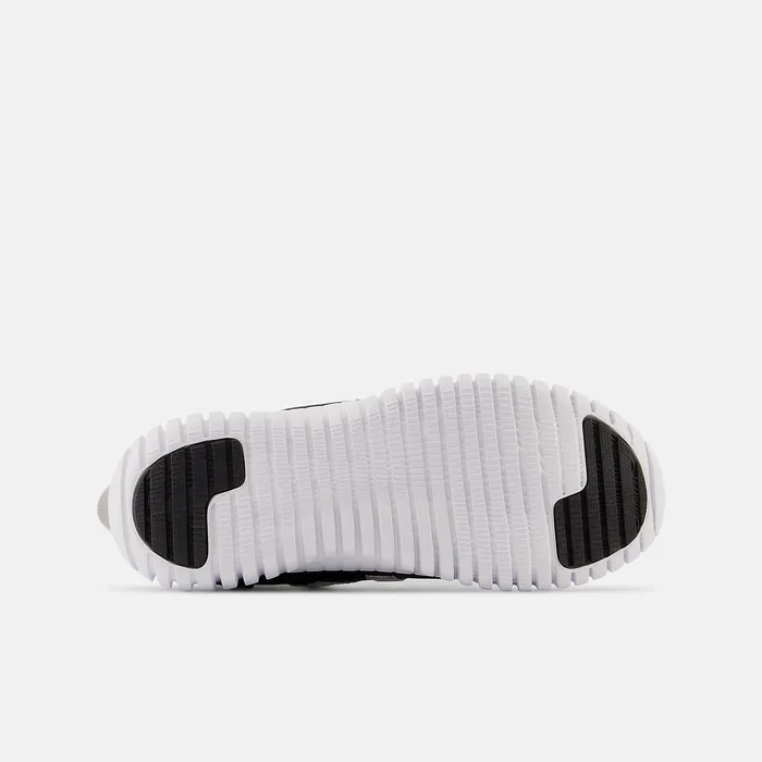 PLAYGRUV v2 Bungee Black with White Size 35 8211 7 New Balance Kids