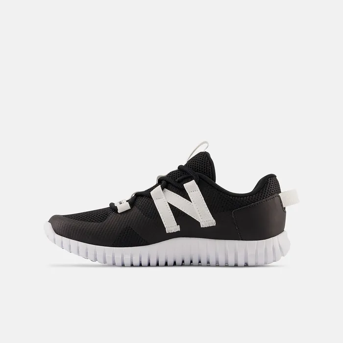 PLAYGRUV v2 Bungee Black with White Size 35 8211 7 New Balance Kids