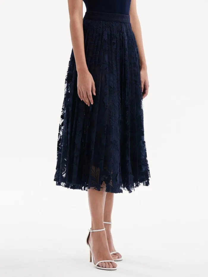 Women Oscar De La Renta Pants and Skirts Marbled Carnation Guipure Pleated Skirt Navy Women Oscar De La Renta Pants and Skirts Marbled Carnation Guipure Pleated Skirt Navy