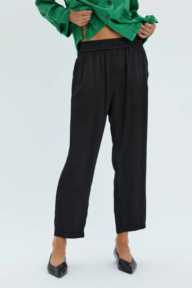 Women Pebble Satin Black Trapunto Pant Raquel Allegra Bottoms