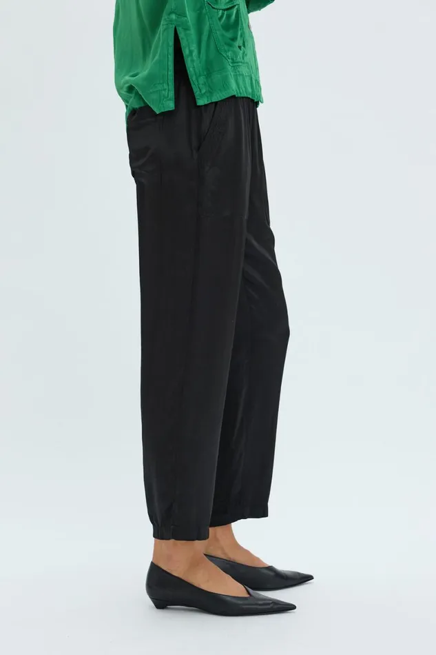 Women Pebble Satin Black Trapunto Pant Raquel Allegra Bottoms